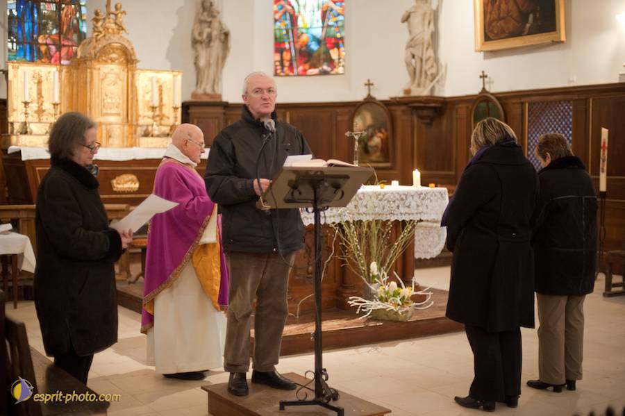 Nom de l'image : D30096575a_(c)Norbert-JUNG — Description :  Catéchumène à l'église de la Ferté Vidame - 3e étape